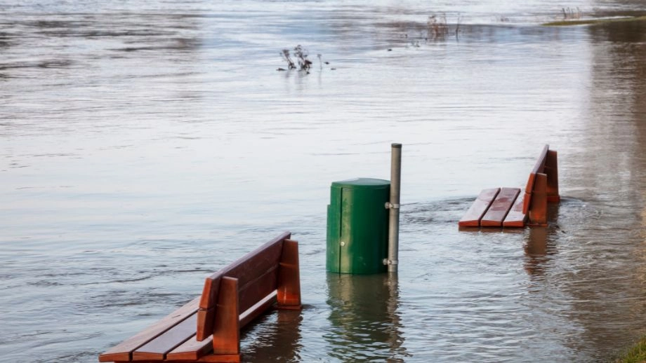 Bench flooding