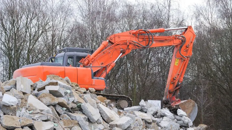 Demolition with an digger